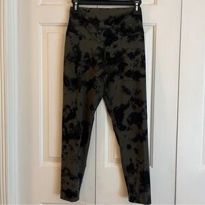Chic Black and Gray Tie-Dye Leggings